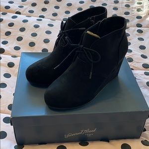 Universal Thread Bessie Booties